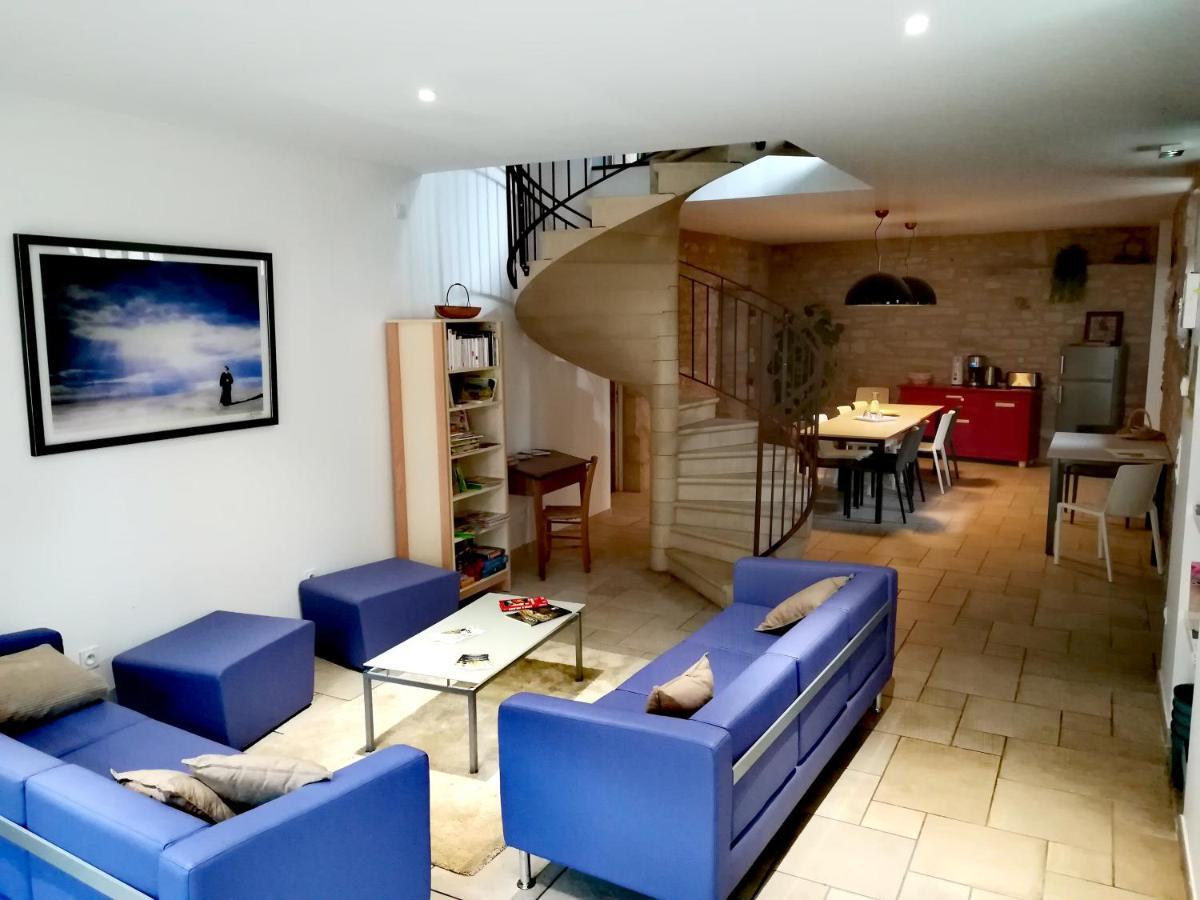 Gite La Maison Des Pelerins Villeneuve-dʼAveyron Exteriör bild