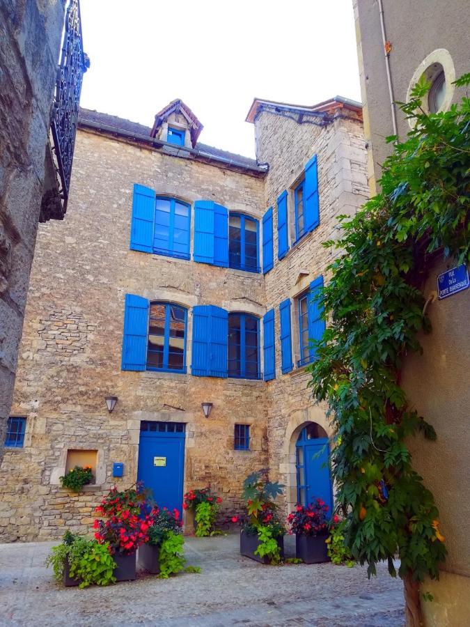 Gite La Maison Des Pelerins Villeneuve-dʼAveyron Exteriör bild