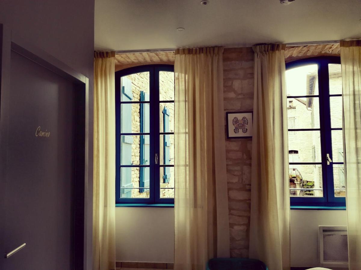 Gite La Maison Des Pelerins Villeneuve-dʼAveyron Exteriör bild