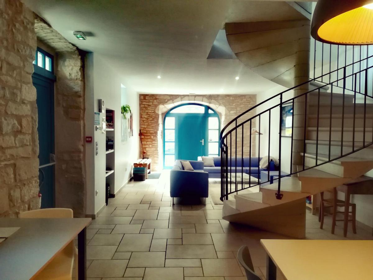 Gite La Maison Des Pelerins Villeneuve-dʼAveyron Exteriör bild