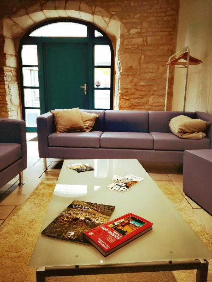 Gite La Maison Des Pelerins Villeneuve-dʼAveyron Exteriör bild