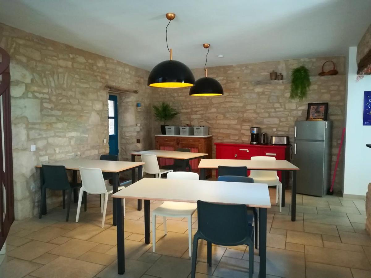 Gite La Maison Des Pelerins Villeneuve-dʼAveyron Exteriör bild